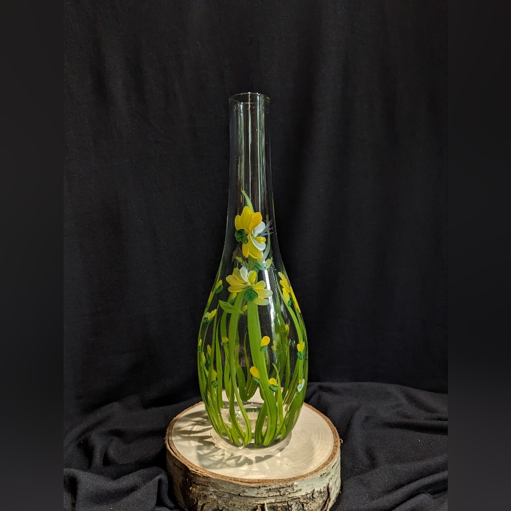 Beautiful Clear Glass Floral Vase.